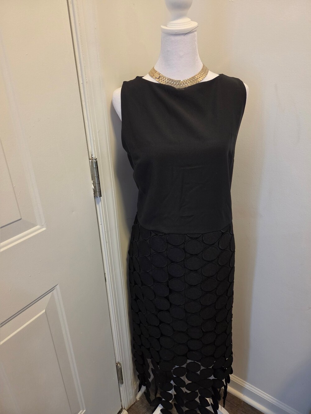 DALIA MACPHEE NWT CREPE DRESS WITH CROCHET OVERLAY SKIRT